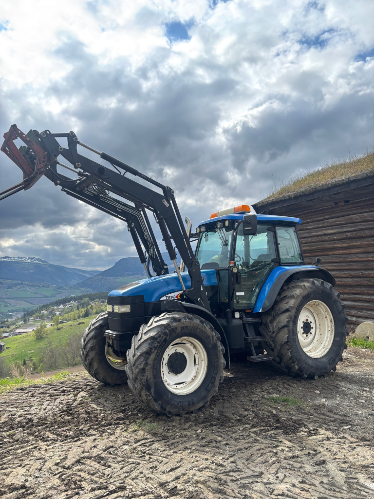 New Holland Tm 140