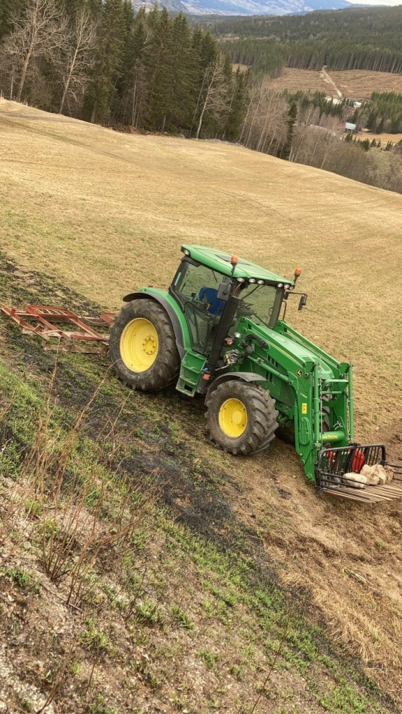 John Deere 6125R