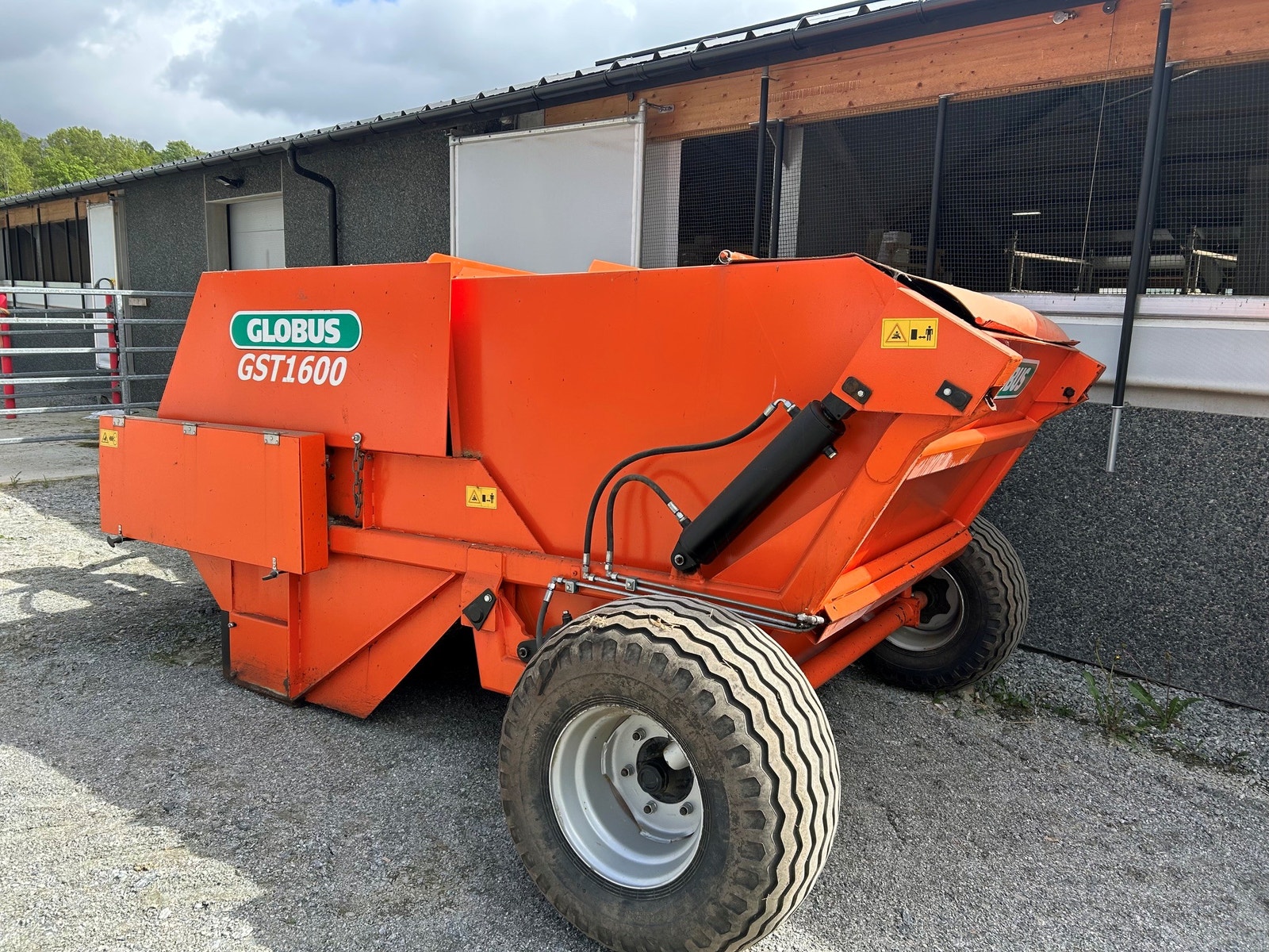 Globus GST 1600/35 småsteinhenter –
