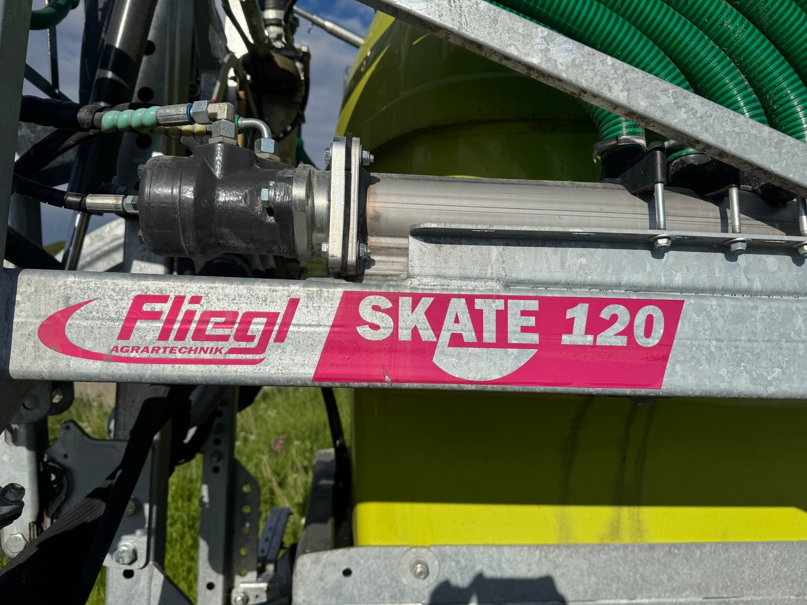 NY FLIEGL POLYLINE 11000, 750 DEKK, MEDSVINGENDE BAKAKSEL & 12 METER NEDFELLER