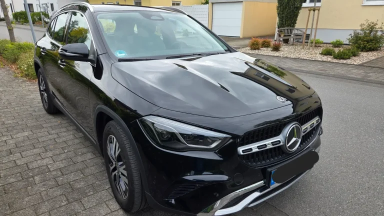 Mercedes-Benz GLA 220 d 4MATIC DCT -